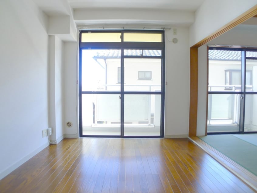 居室 シャイネン市川