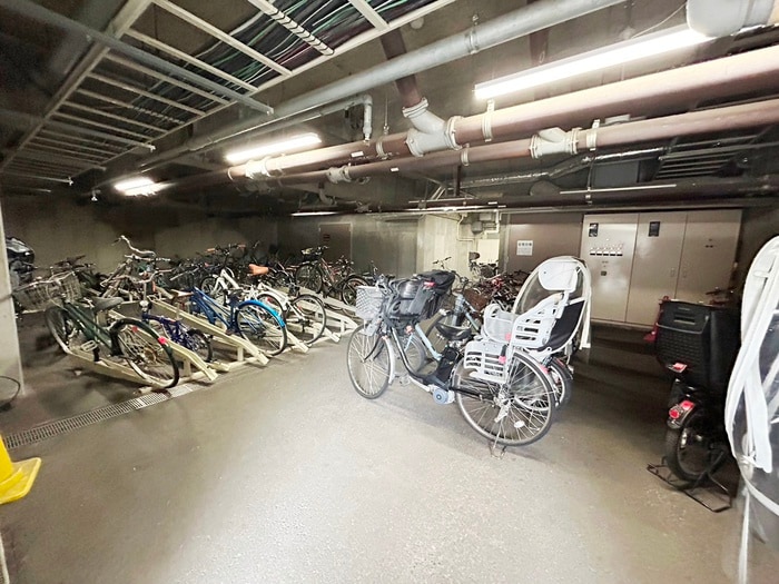 駐輪場 コンフォリア西荻北