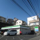 ファミリーマート田浦店(コンビニ)まで440m ハイツユタカ