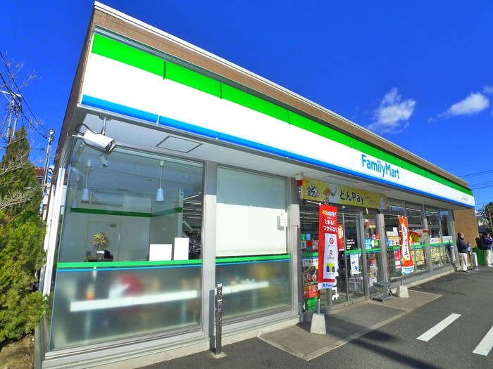 ファミリーマート(コンビニ)まで582m アチェーロ