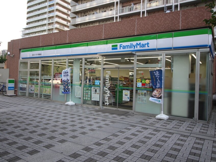 ファミリーマート 品川シーサイド駅前店(コンビニ)まで96m 品川ｼ-ｻｲﾄﾞﾋﾞｭ-ﾀﾜ-2号棟