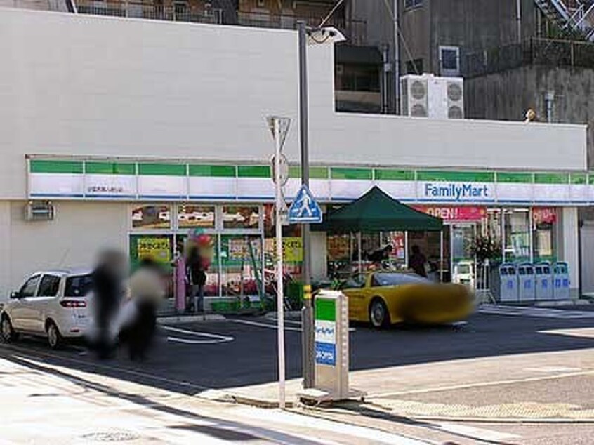 ファミリーマート小豆沢環八通り店(コンビニ)まで455m レオパレス２１志村坂上第２