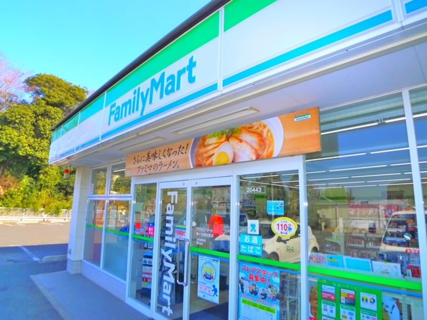 ファミリーマート(コンビニ)まで170m アンジュアム－ルＡ