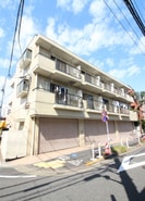 ファミネスハイツ海老沢の外観