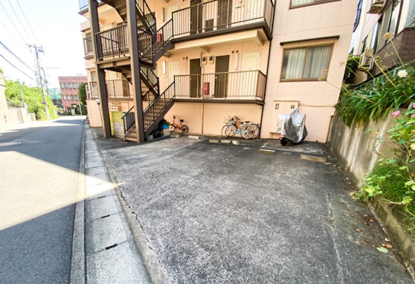 駐車場 ラ メ－ゾン デ フル－ル