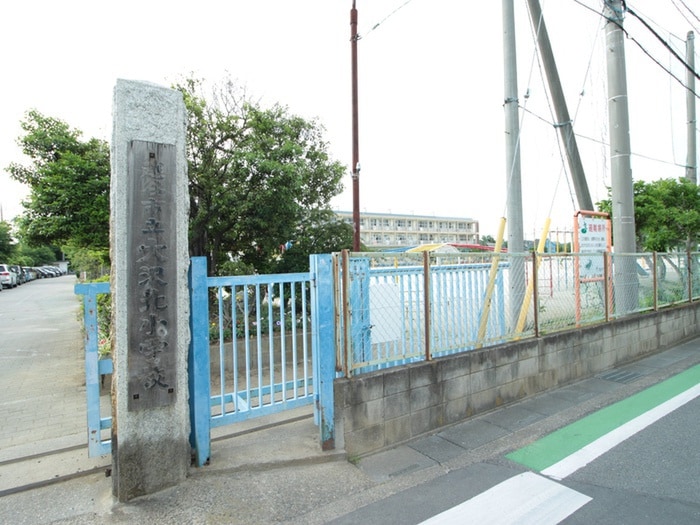 大沢喜多小学校(小学校)まで420m ﾌﾞﾙｰﾐﾝｸﾞﾒｿﾞﾝ越谷大里3号棟