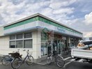 ファミリーマート(コンビニ)まで70m コーポ松浦