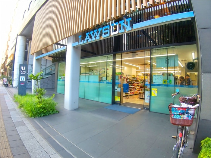 ローソン 築地六丁目店(コンビニ)まで215m モアクレスト築地(206)