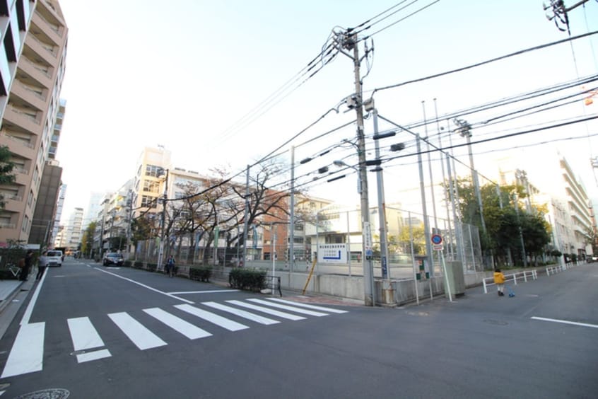 台東区立 浅草中学校(中学校/中等教育学校)まで140m トモヤレジデンス蔵前