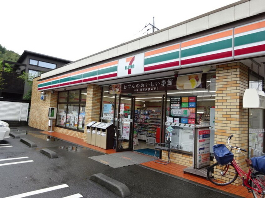 セブンイレブン横浜恩田町店(コンビニ)まで696m サンベルハイツⅡ