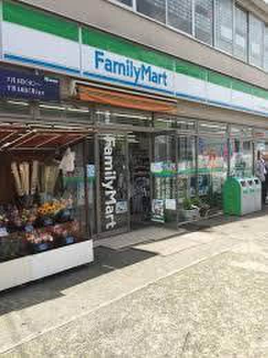 ファミリーマート桜上水駅南口店(コンビニ)まで177m ＳＫパレス桜上水