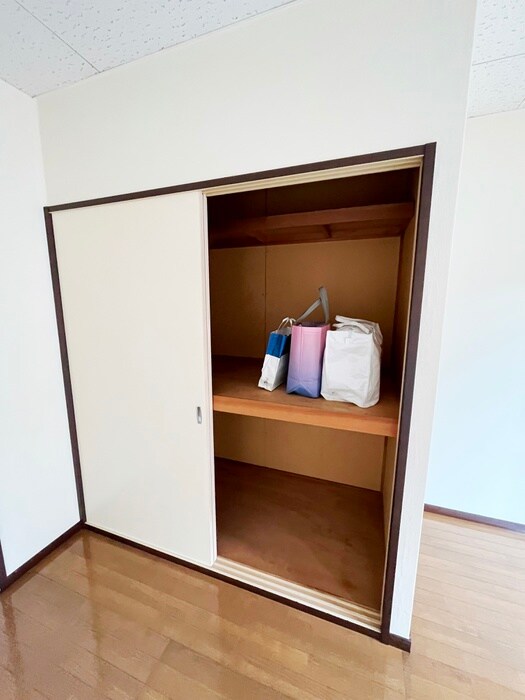 収納 パ－ルシャト－