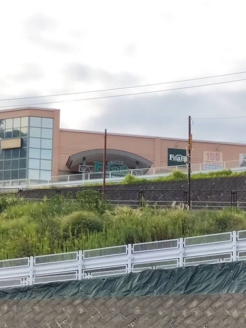 東急ストア(スーパー)まで595m グローリーハイツ