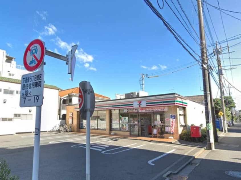 セブンイレブン(コンビニ)まで120m Ａ　ＦＬＡＴ