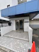 エントランス部分 ラリ－マンション