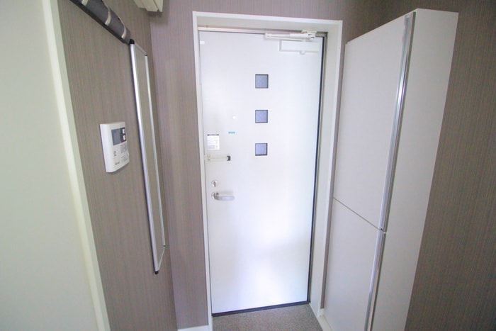 玄関 ロシェ　ノワール