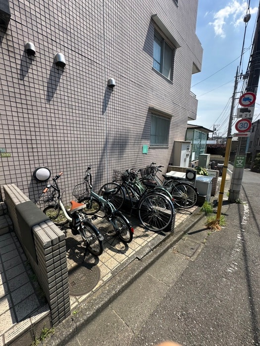 駐輪場 エスタ梅ヶ丘