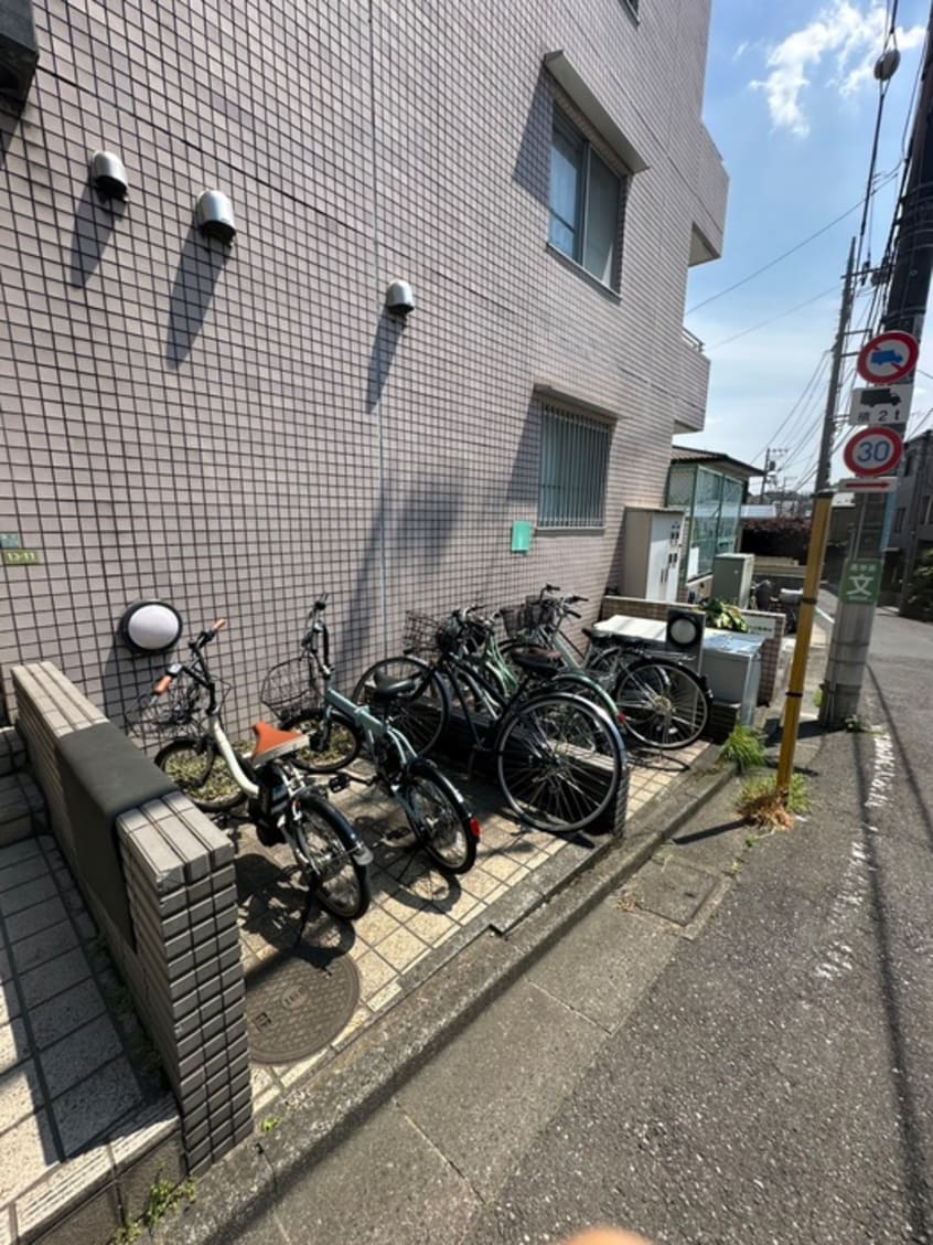 駐輪場 エスタ梅ヶ丘