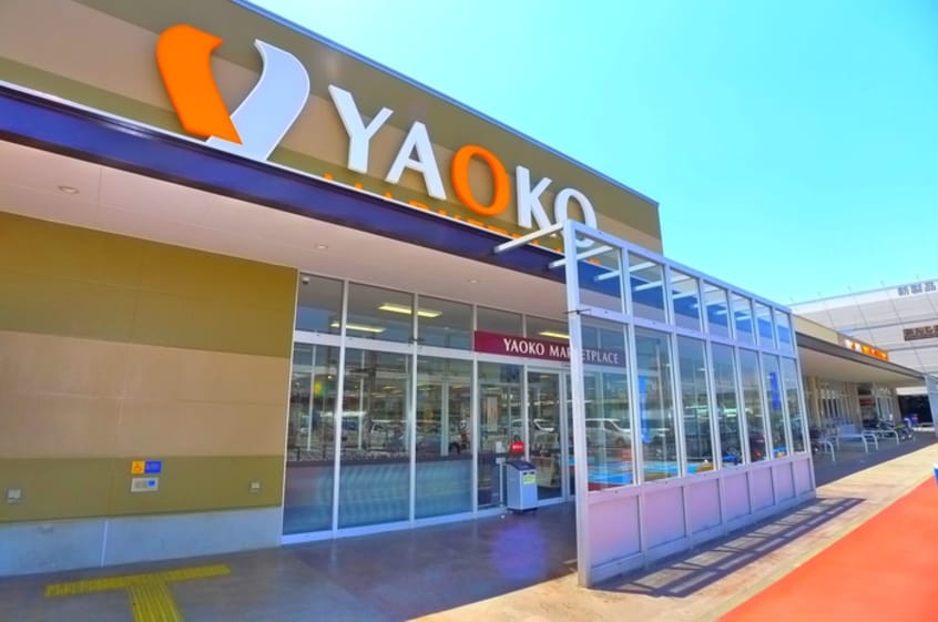 ヤオコー(スーパー)まで710m カサ・ブランジ－ノ