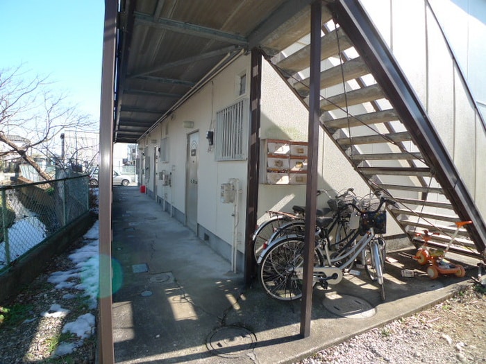 駐輪場 岩沢ハイツ