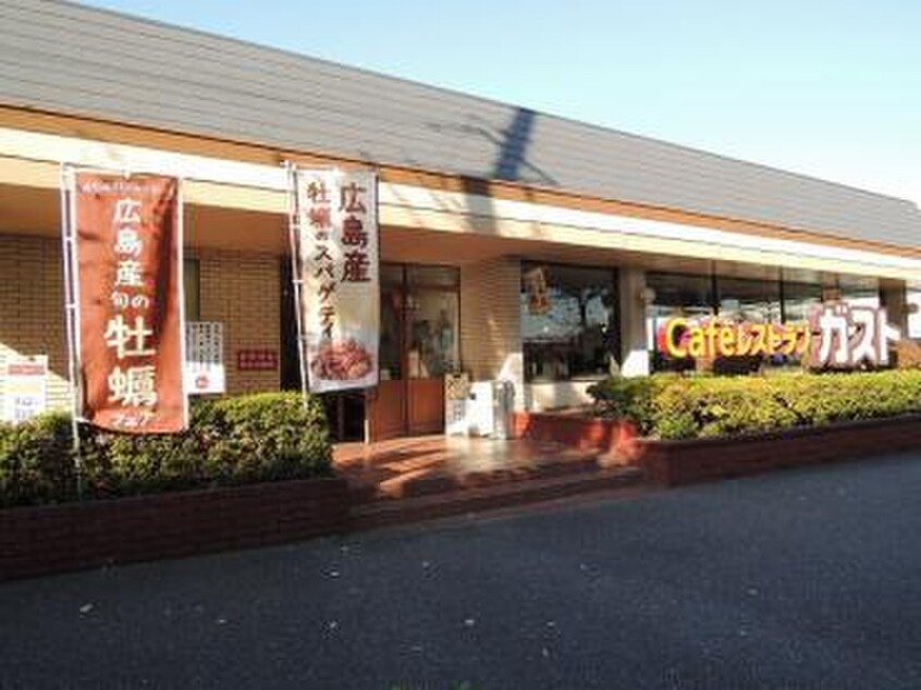 ガスト川崎大師店(その他飲食（ファミレスなど）)まで338m フラット５salt