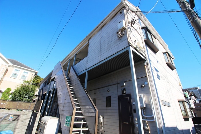 エントランス部分 ファミ－ユ清和