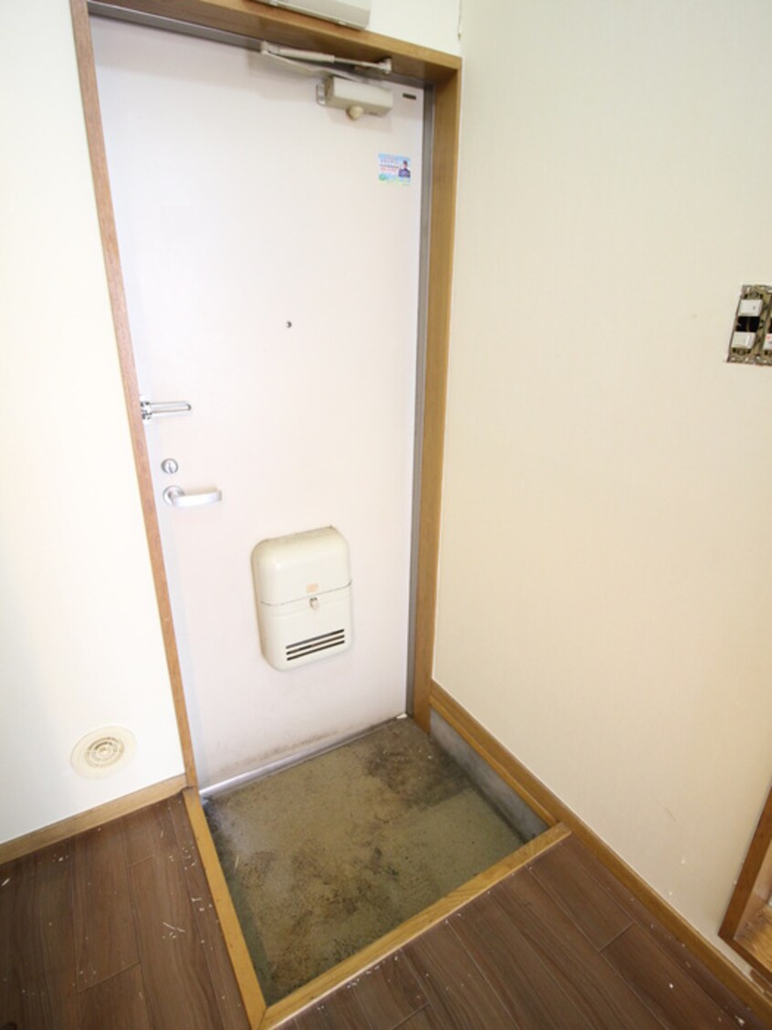 玄関 ファミ－ユ清和