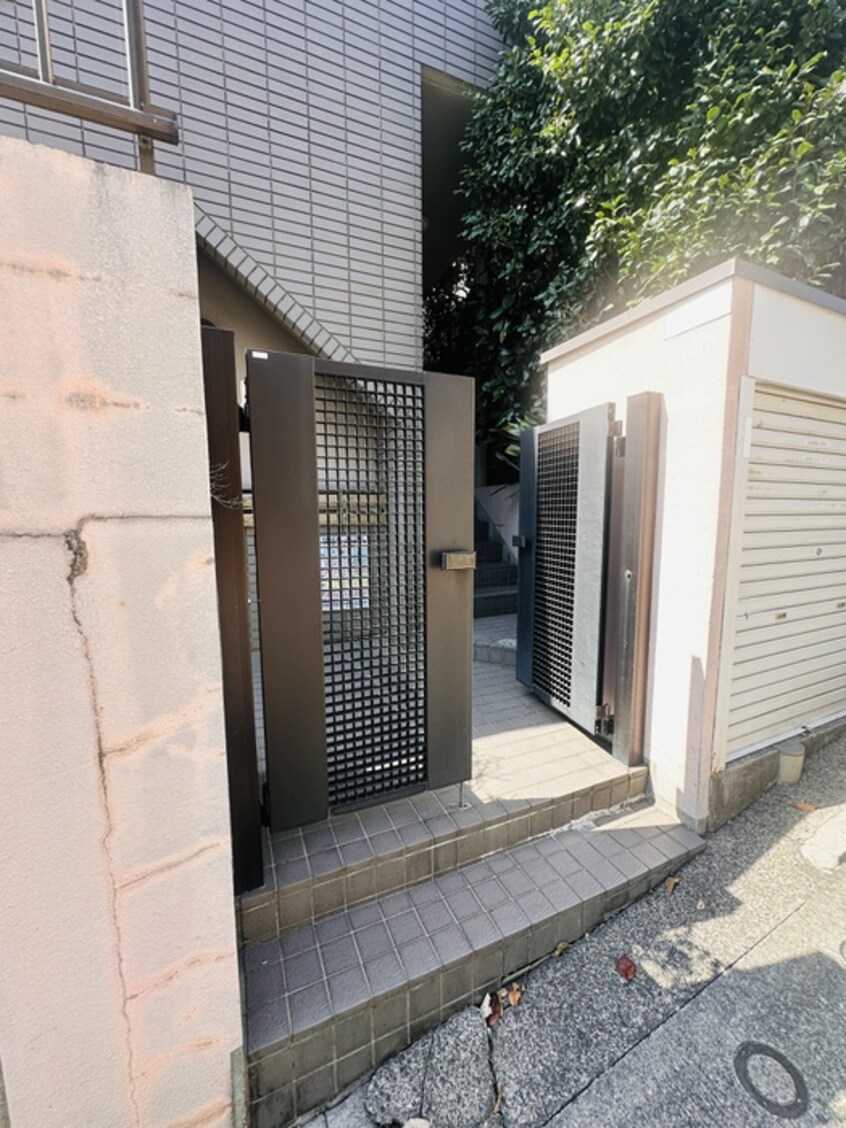 エントランス部分 シュロスつつじヶ丘