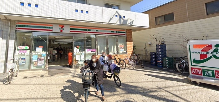 セブンイレブン鵠沼海岸駅前店(コンビニ)まで720m コーポ鵠沼Ａ棟（５１１）