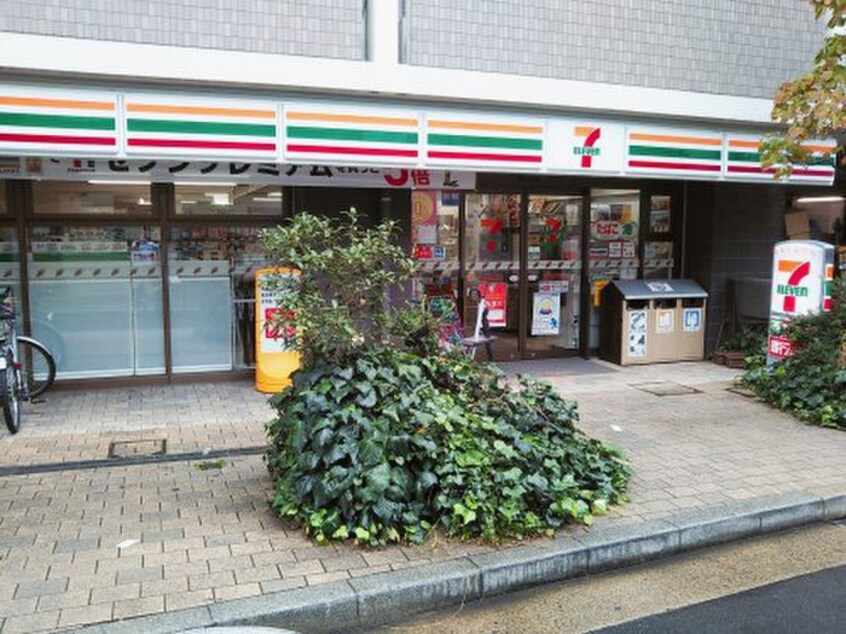 セブン-イレブン 目黒駒場１丁目店(ファストフード)まで210m ルージュ駒場