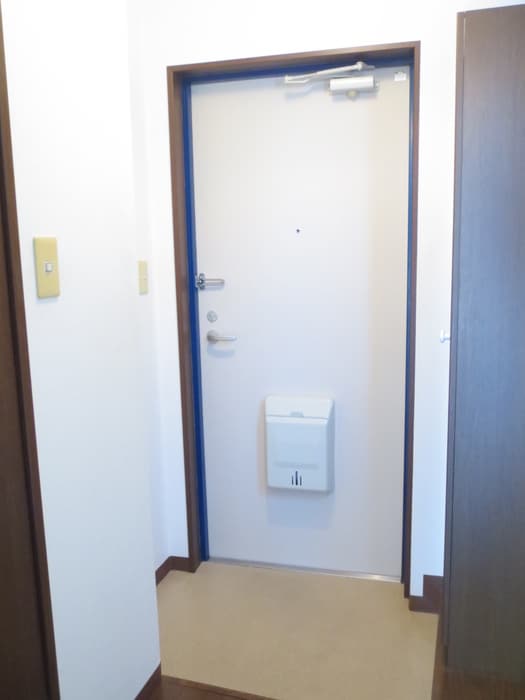 玄関 カナスカイビル