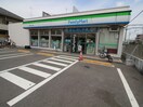 ファミリーマート(コンビニ)まで200m ドエル・ウーチ