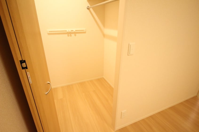 収納 アゼリア上鷺　Ｆ