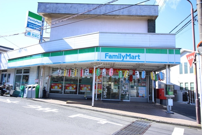 ファミリーマート仙谷店(コンビニ)まで132m ユーコート稲田堤