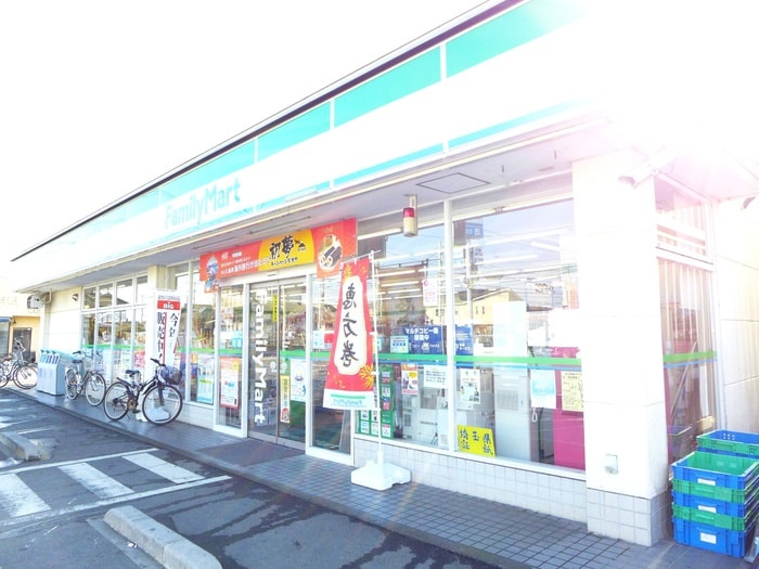 ファミリーマート(コンビニ)まで240m エイトガーデン