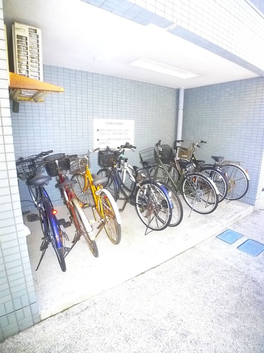 駐輪場 レジデンス宝