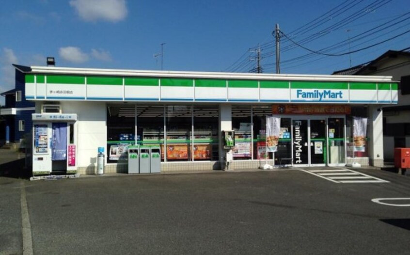 ファミリーマート 茅ヶ崎赤羽根店(コンビニ)まで312m 小澤貸家Ａ