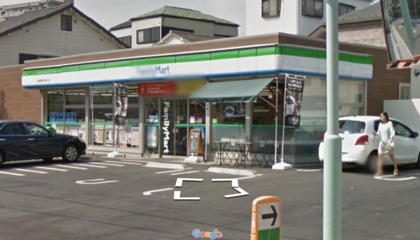 ファミリーマート(コンビニ)まで435m パインクレスト