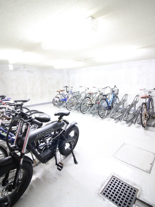 駐輪場 メゾンド島津山