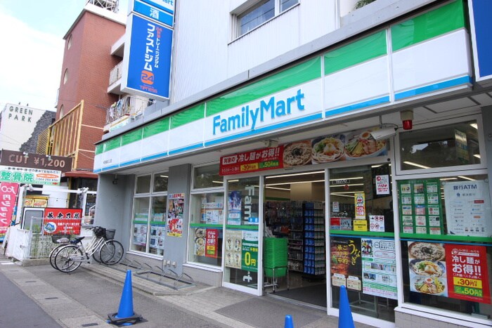 ファミリーマート中野島北口店(コンビニ)まで307m ちくまハイツ