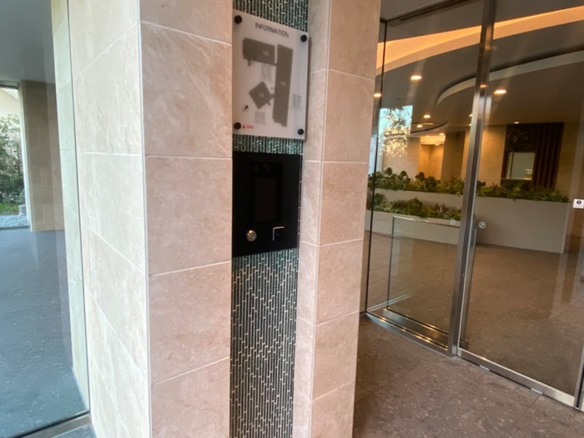 エントランス部分 ｻﾞ･ｹﾝｼﾞﾝﾄﾝ･ﾚｼﾞﾃﾞﾝｽ横濱片倉