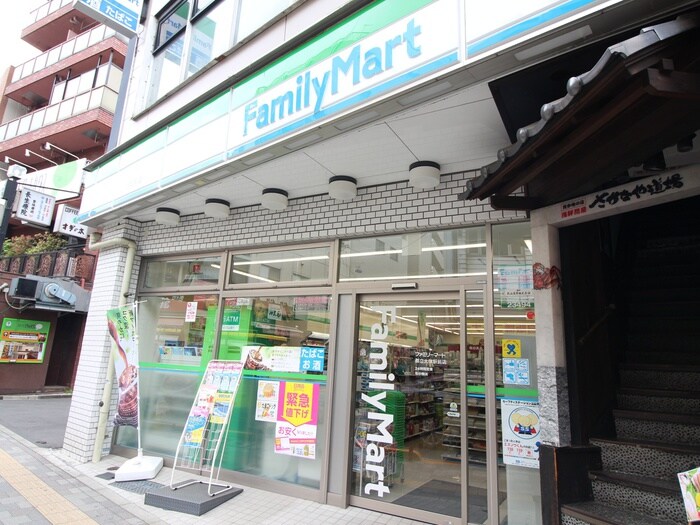 ファミリーマート都立大学駅前店(コンビニ)まで229m ソフィア都立大