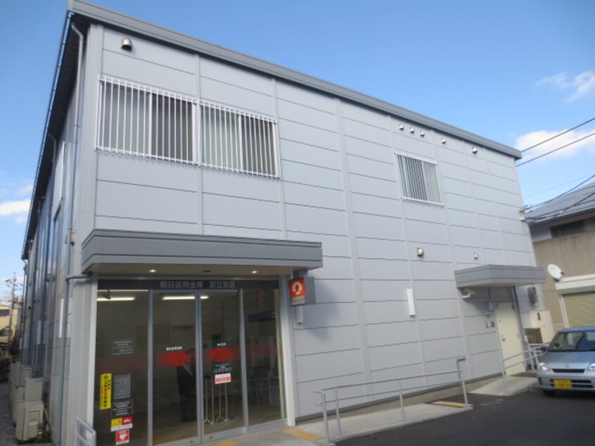 物件(銀行)まで300m リブリ・サンビレッジ