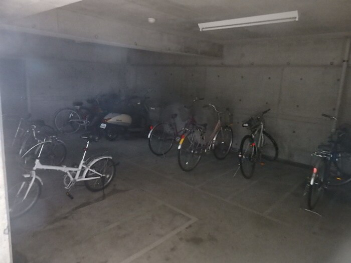 駐輪場 エコルフロンティアガーデン