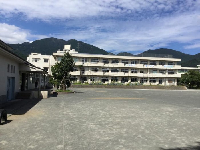 秦野市立北小学校(小学校)まで1600m タキアパート(3F)