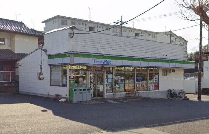 ファミリーマート みなとや鶴川店(コンビニ)まで301m 鶴川サン・ヴィレッヂ