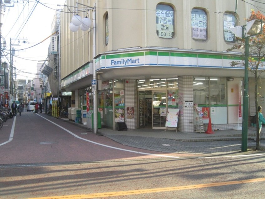 ファミリーマート 相模原東林間駅前店(コンビニ)まで450m メゾン林間