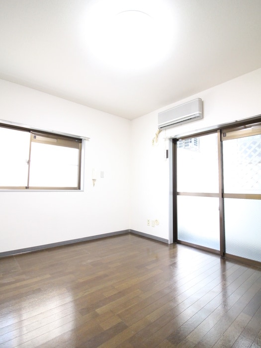 居室 エコ－バレ－関口