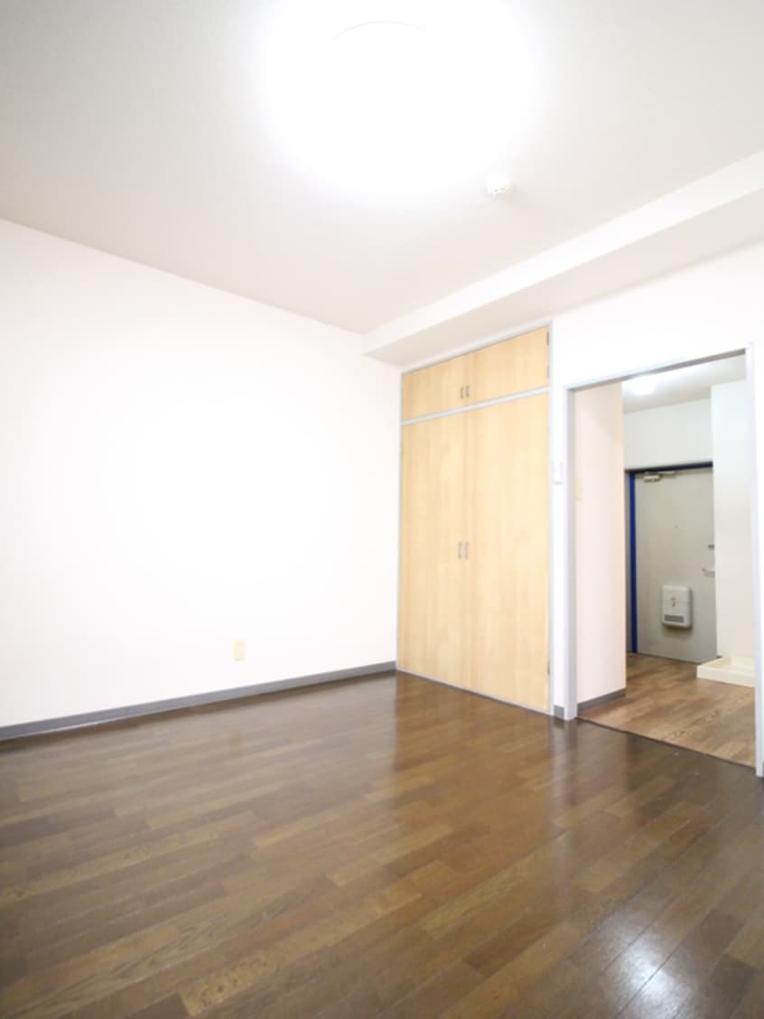 居室 エコ－バレ－関口