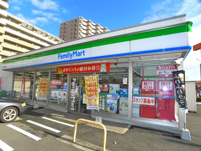 ファミリーマート(コンビニ)まで500m メッセハウス
